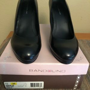 Bandolino black leather heels